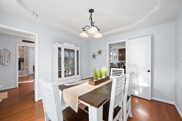 House, Multiple Beds, Patio, Garden View (Hudson House (1726 Broadripple))