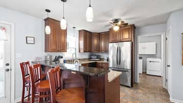 House, Multiple Beds, Patio, Garden View (Hudson House (1726 Broadripple)) | Private kitchen