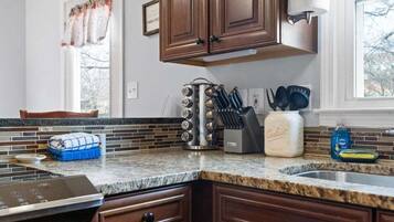 House, Multiple Beds, Patio, Garden View (Hudson House (1726 Broadripple)) | Private kitchen