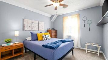 House, Multiple Beds, Patio, Garden View (Hudson House (1726 Broadripple))