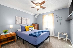 Maison, plusieurs lits, patio, vue jardin (Hudson House (1726 Broadripple)) | 3 chambres, décoration personnalisée, ameublement personnalisé