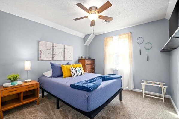 Huis, Meerdere bedden, terras, uitzicht op tuin (Hudson House (1726 Broadripple)) | 3 slaapkamers, individueel gedecoreerd, individueel gemeubileerd