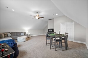 Rumah, Beberapa Tempat Tidur, patio, pemandangan kebun (2296 Colston Dr) | Area keluarga