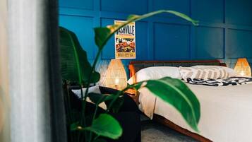 Rumah, Beberapa Tempat Tidur, patio, pemandangan kebun (41 W High St) | 3 kamar tidur dan didekorasi berbeda-beda