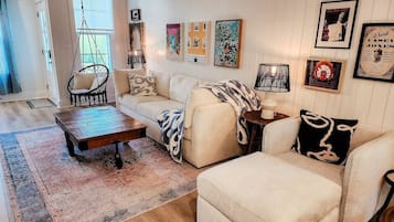 House, Multiple Beds, Patio, Garden View (41 W High St) | Living area