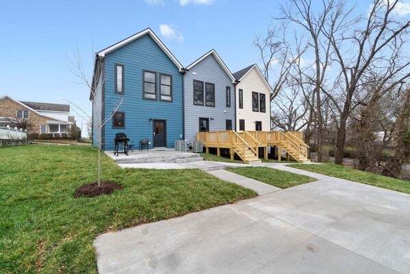 المنشأة من الخارج