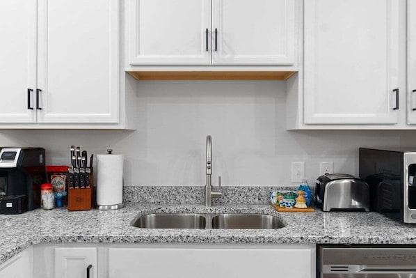 Maison, plusieurs lits, patio, vue jardin (Unit #C (527 N 1st St)) | Cuisine privée