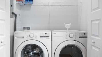 House, Multiple Beds, Patio, Garden View (Unit #C (527 N 1st St)) | Laundry