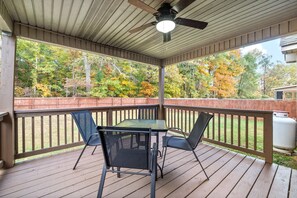 Ferienhaus, Mehrere Betten, Terrasse, Gartenblick (615 Fox Path Ln) | Ausblick vom Zimmer