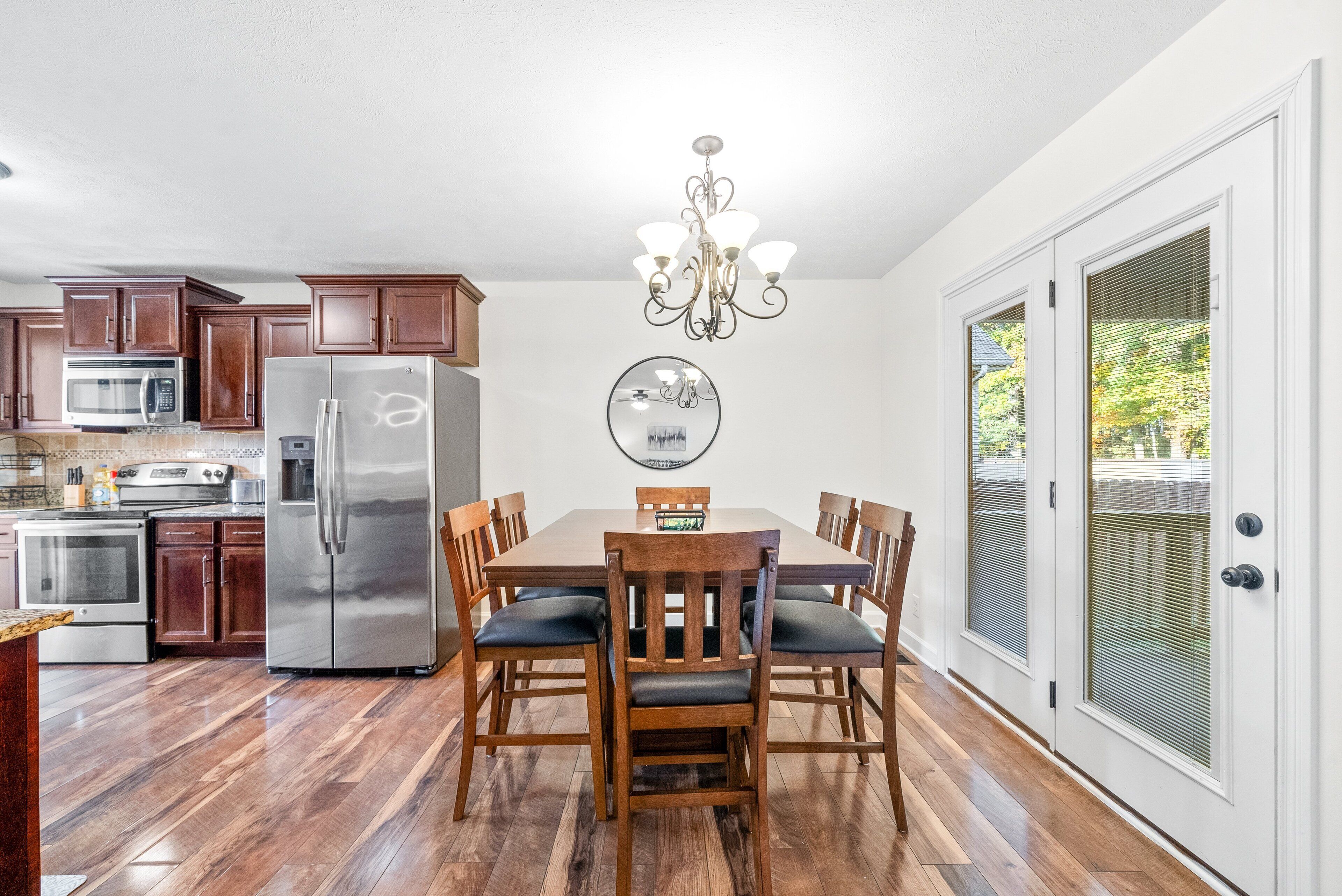 3 bedrooms, individually decorated, individually furnished, bed sheets