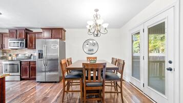 3 bedrooms, individually decorated, individually furnished, bed sheets