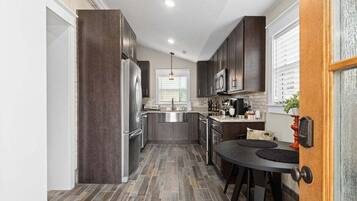 Condo, 1 Queen Bed with Sofa bed, Balcony, Garden View (Unit #5 (638 Madison St)) | Private kitchen