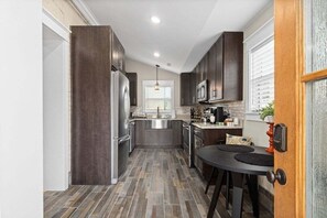 Condo, 1 Queen Bed with Sofa bed, Balcony, Garden View (Unit #5 (638 Madison St)) | Private kitchen