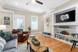 Condo, 1 Queen Bed with Sofa bed, Balcony, Garden View (Unit #5 (638 Madison St)) | Living area