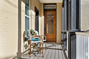 Lägenhet - 1 queensize-säng med bäddsoffa - balkong (Unit #5 (638 Madison St)) | Utsikt från rummet