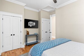 Lägenhet - 1 queensize-säng med bäddsoffa - balkong (Unit #5 (638 Madison St)) | 1 sovrum, individuell inredning och unika möbler