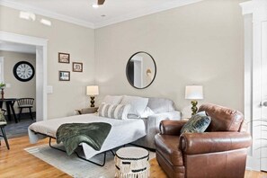 Lägenhet - 1 queensize-säng med bäddsoffa - balkong (Unit #5 (638 Madison St)) | Vardagsrum