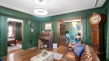 House, Multiple Beds, Patio, Garden View ( Whole Home - 914 & 920 Crossland Ave) | Interior