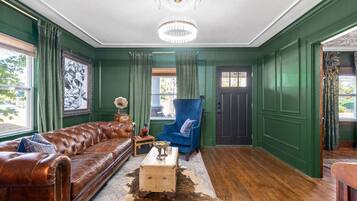 House, Multiple Beds, Patio, Garden View ( Whole Home - 914 & 920 Crossland Ave) | Living area