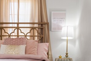 Rumah, Beberapa Tempat Tidur, patio, pemandangan kebun ( Whole Home - 914 & 920 Crossland Ave) | 6 kamar tidur dan didekorasi berbeda-beda