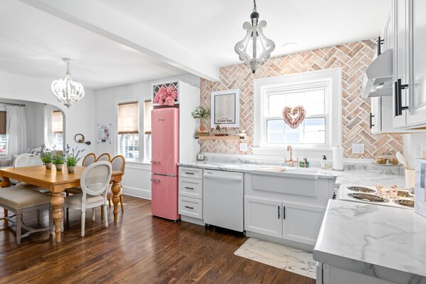 獨棟房屋, 多張床, 庭院, 花園景觀 ( Whole Home - 914 & 920 Crossland Ave) | 私人廚房