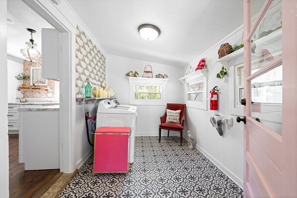 Rumah, Beberapa Tempat Tidur, patio, pemandangan kebun ( Whole Home - 914 & 920 Crossland Ave) | Interior