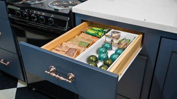 House, Multiple Beds, Patio, Garden View ( Whole Home - 914 & 920 Crossland Ave) | Private kitchen