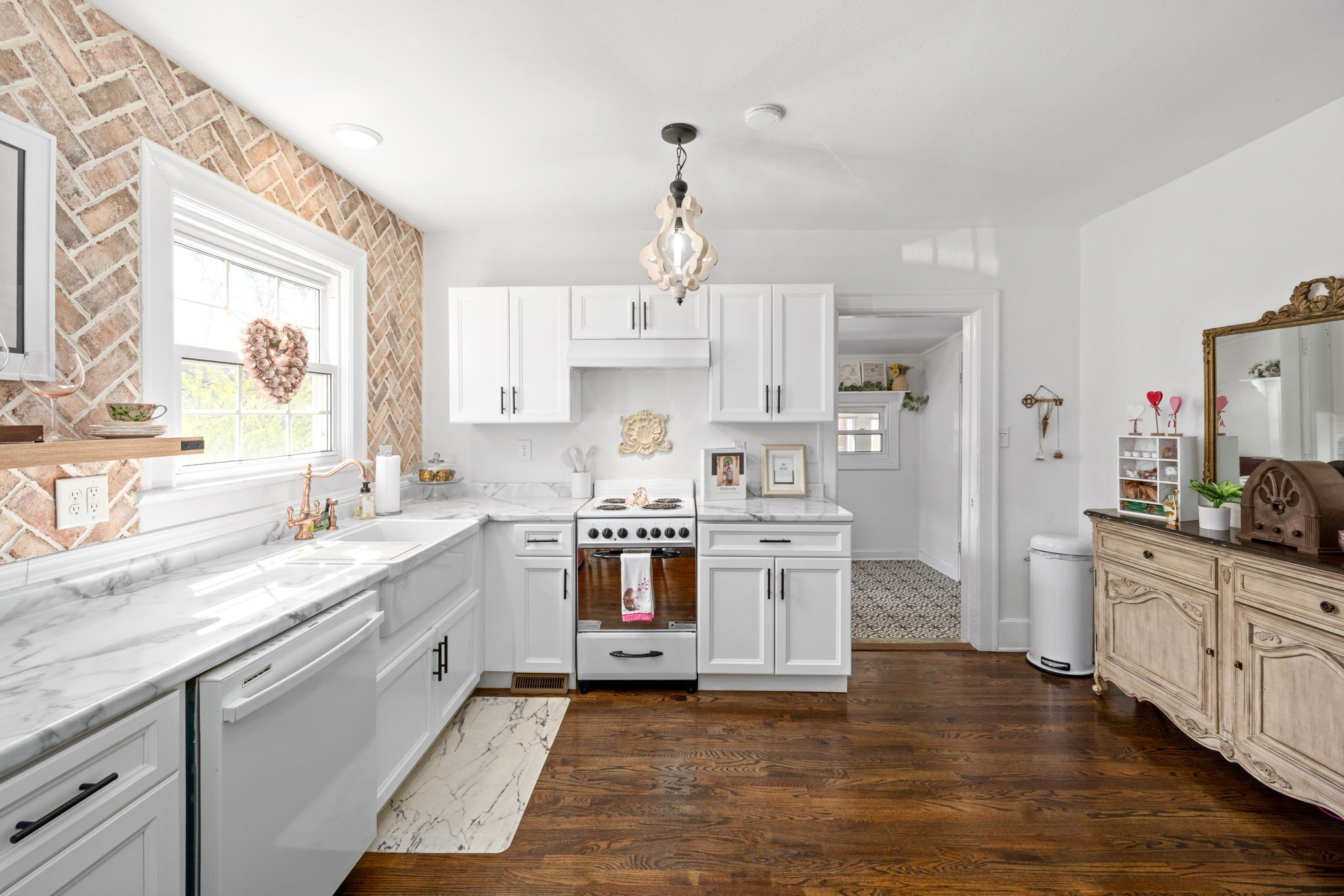 Maison, plusieurs lits, patio, vue jardin ( Whole Home - 914 & 920 Crossland Ave) | Cuisine privée