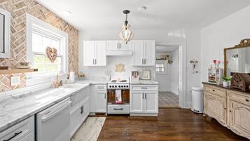 House, Multiple Beds, Patio, Garden View ( Whole Home - 914 & 920 Crossland Ave) | Private kitchen