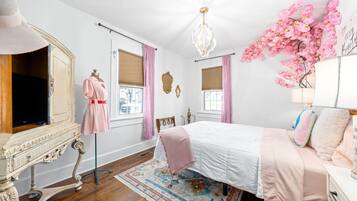 Nhà, nhiều giường, sân hiên, quang cảnh vườn ( Whole Home - 914 & 920 Crossland Ave) | 6 phòng ngủ, trang trí khác biệt