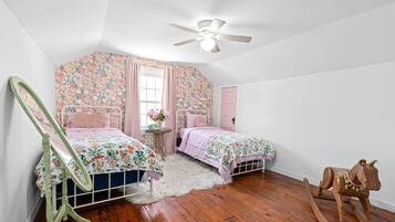 6 bedrooms, individually decorated, individually furnished, bed sheets