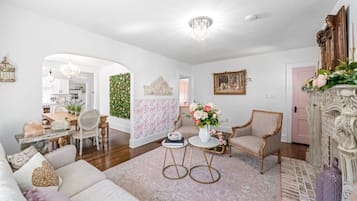 House, Multiple Beds, Patio, Garden View ( Whole Home - 914 & 920 Crossland Ave) | Living area