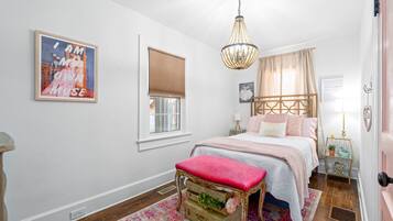 House, Multiple Beds, Patio, Garden View ( Whole Home - 914 & 920 Crossland Ave) | 6 bedrooms, individually decorated, individually furnished, bed sheets