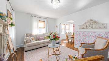 Rumah, Beberapa Tempat Tidur, patio, pemandangan kebun ( Whole Home - 914 & 920 Crossland Ave) | Area keluarga