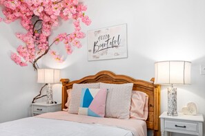 House, Multiple Beds, Patio, Garden View ( Whole Home - 914 & 920 Crossland Ave) | 6 bedrooms, individually decorated, individually furnished, bed sheets