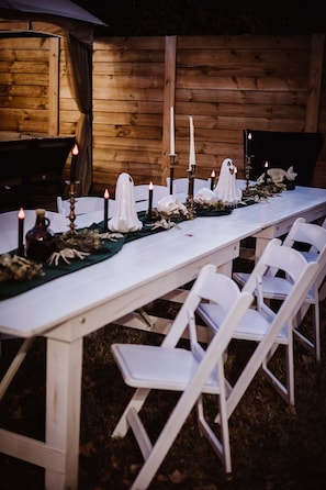 Maison, plusieurs lits, patio, vue jardin (OC House 914 Crossland Ave) | Espace banquet en plein air