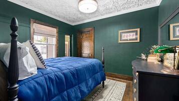 Ferienhaus, Mehrere Betten, Terrasse, Gartenblick (OC House 914 Crossland Ave) | 3 Schlafzimmer, individuell dekoriert, individuell eingerichtet