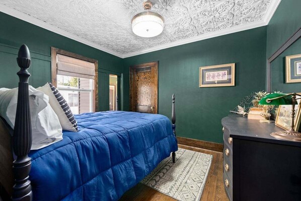 Ferienhaus, Mehrere Betten, Terrasse, Gartenblick (OC House 914 Crossland Ave) | 3 Schlafzimmer, individuell dekoriert, individuell eingerichtet