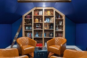 Talo, useita sänkyjä, patio, näköala puutarhaan (OC House 914 Crossland Ave) | Sisätilat