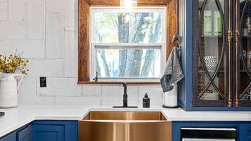 Casa, várias camas, varanda, vista para o jardim (OC House 914 Crossland Ave) | Cozinha privada