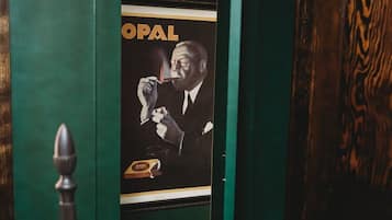 House, Multiple Beds, Patio, Garden View (OC House 914 Crossland Ave)