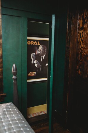 ハウス ベッド (複数��台) パティオ ガーデンビュー (OC House 914 Crossland Ave) | 3 室のベッドルーム、客室ごとに異なる装飾、客室ごとに異なるインテリア、ベッドシーツ