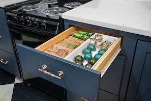 Maison, plusieurs lits, patio, vue jardin (OC House 914 Crossland Ave) | Cuisine privée