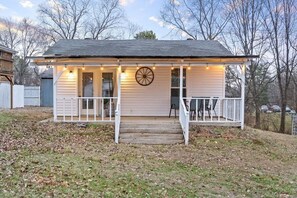 Exterior - The Flat on Gratton - Lit Covered Outdoor Patio (Clarksville)