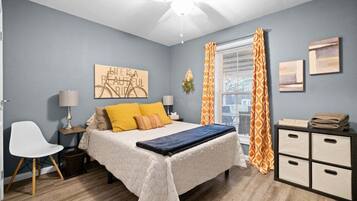 Rumah, 1 Tempat Tidur Queen dengan tempat tidur Sofa, patio (Gratton Granny (979 Gratton Rd)) | 1 kamar tidur dan didekorasi berbeda-beda