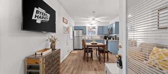 The Flat on Gratton - Lit Covered Outdoor Patio