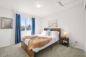 6 bedrooms, desk, iron/ironing board, WiFi
