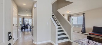 Spacious King & Queen SIX bedroom! Great Location!