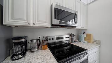 Micro-ondas, fogão, cooktop, lava-louças