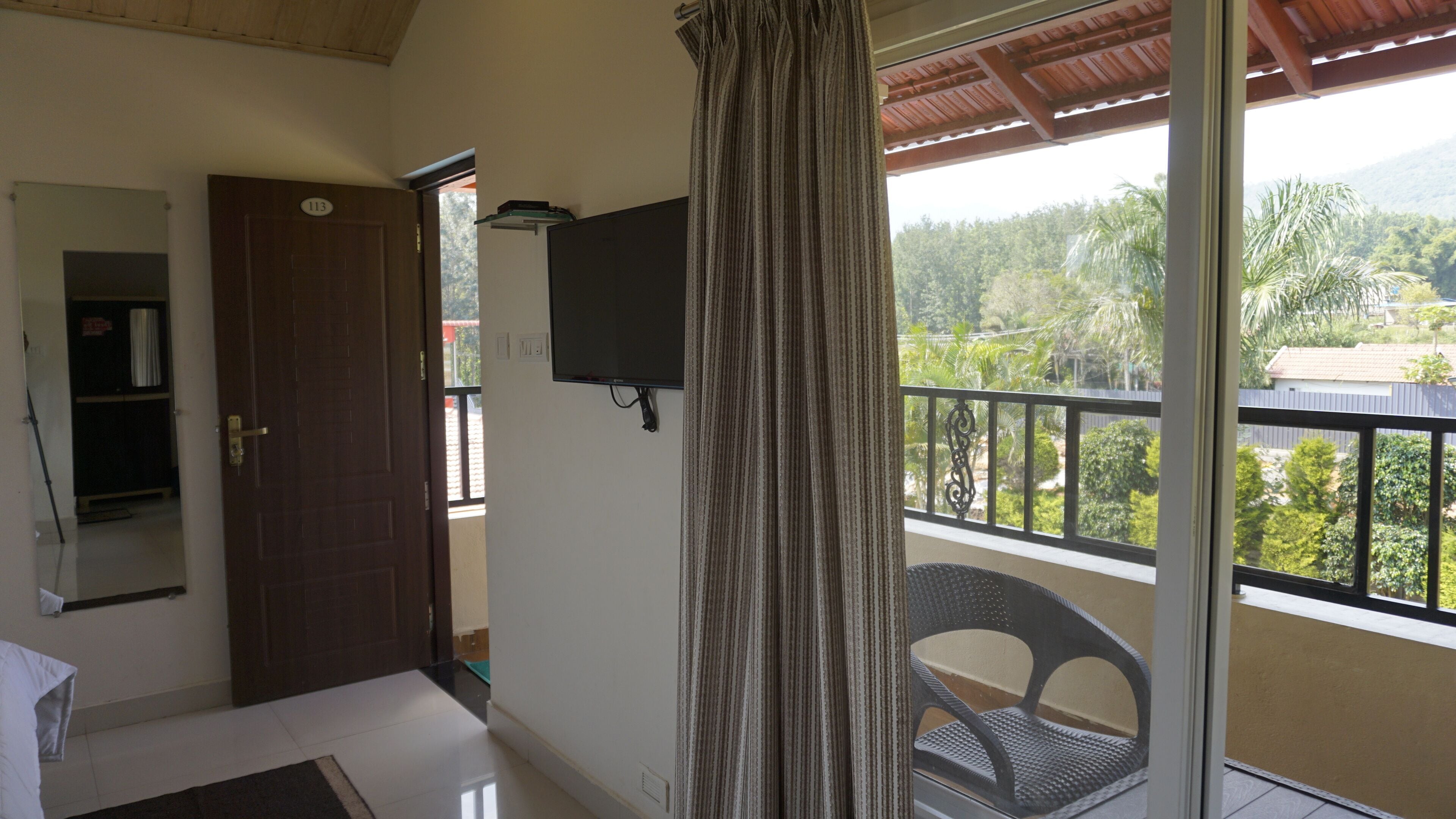 Habitació triple Deluxe, balcó, vistes a la piscina | Balcó